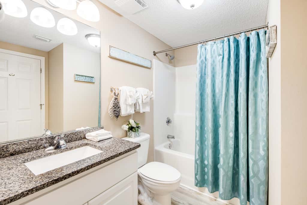 Beachfront condo on 10th floor with 4 shared pools, hot tub, tennis - great views