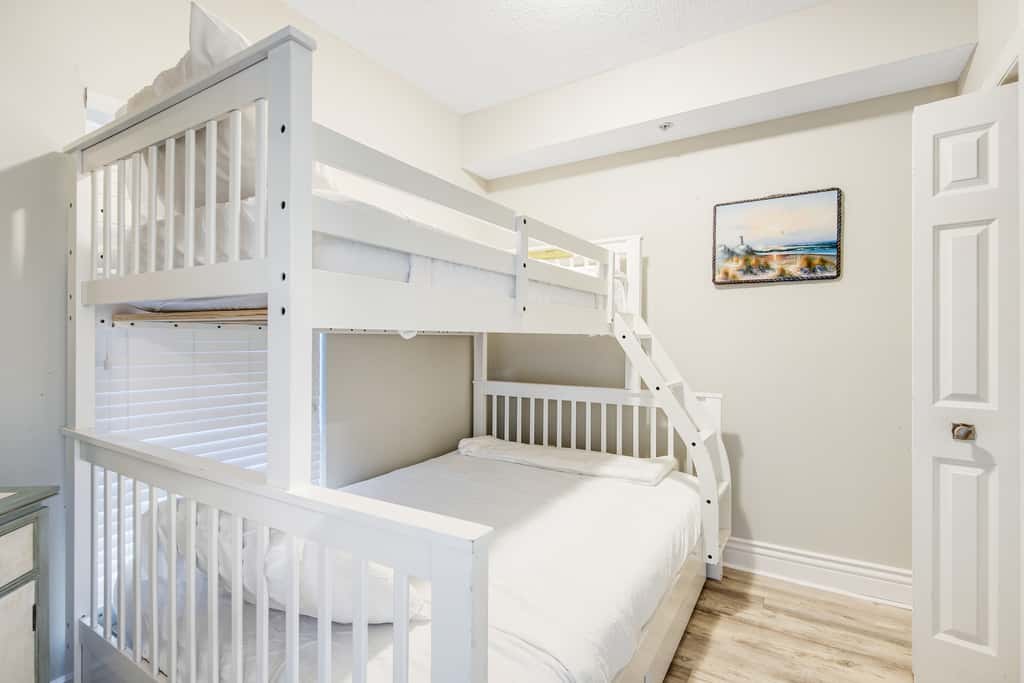 Beachfront condo on 10th floor with 4 shared pools, hot tub, tennis - great views