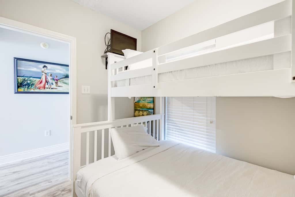 Beachfront condo on 10th floor with 4 shared pools, hot tub, tennis - great views