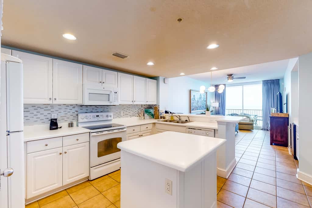 Gorgeous beachfront condo with beach access, 4 pools, hot tub, ocean views