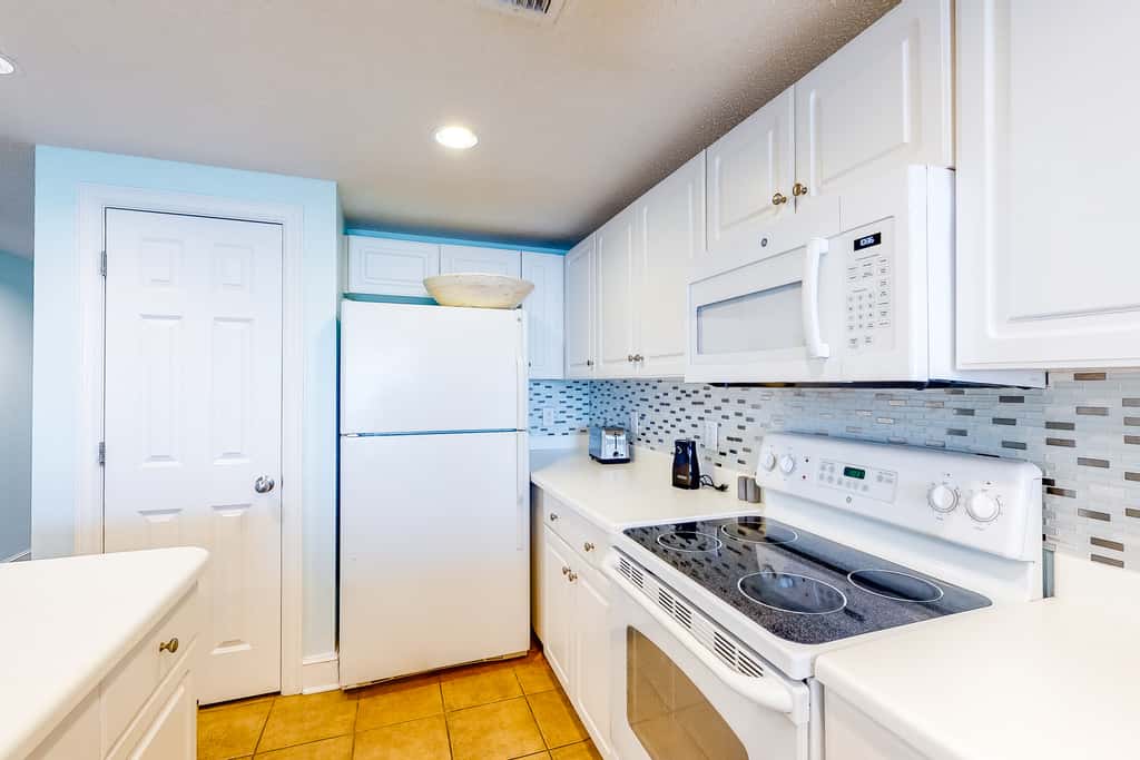 Gorgeous beachfront condo with beach access, 4 pools, hot tub, ocean views