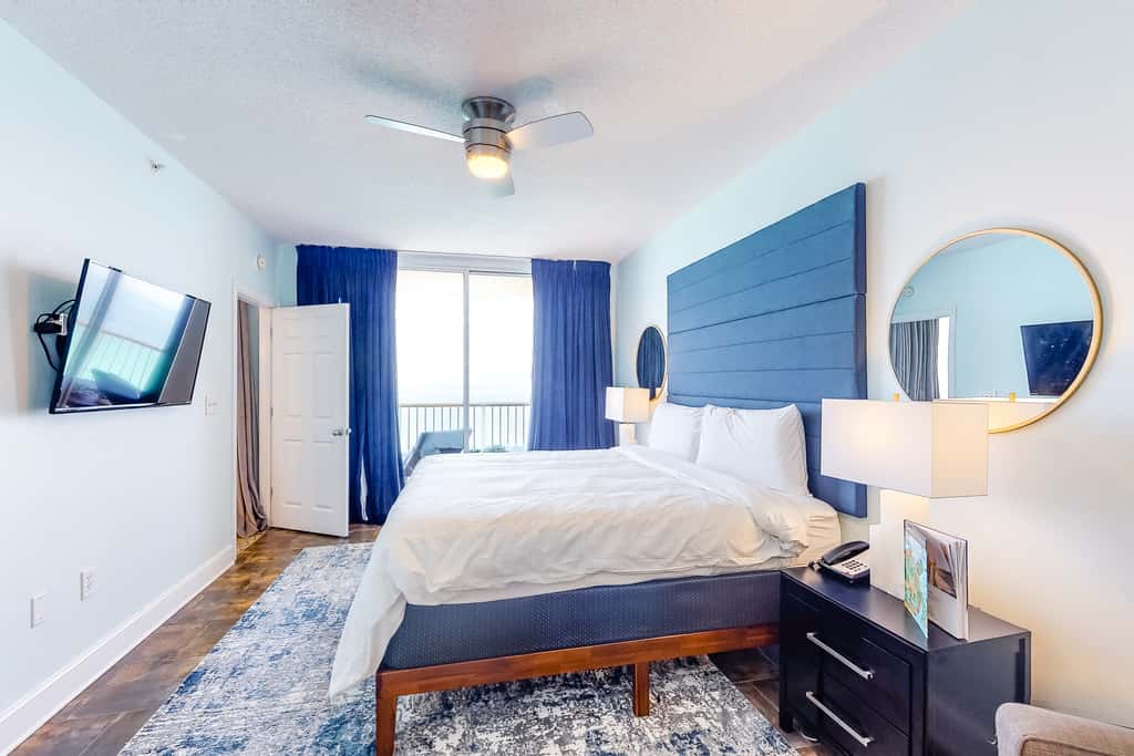 Gorgeous beachfront condo with beach access, 4 pools, hot tub, ocean views
