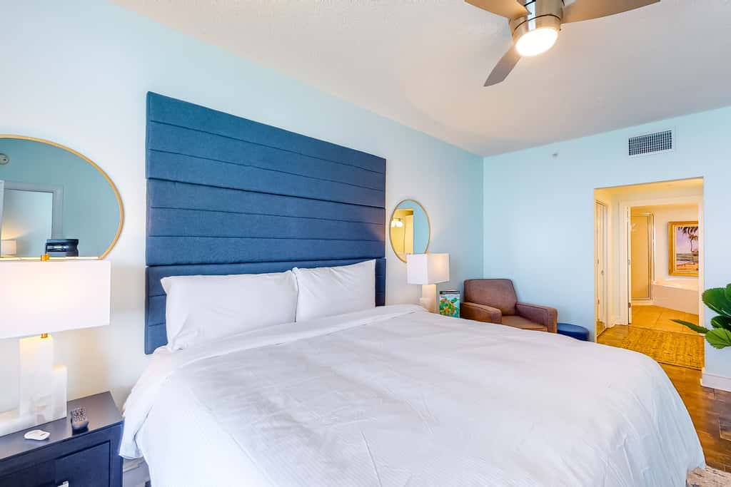 Gorgeous beachfront condo with beach access, 4 pools, hot tub, ocean views