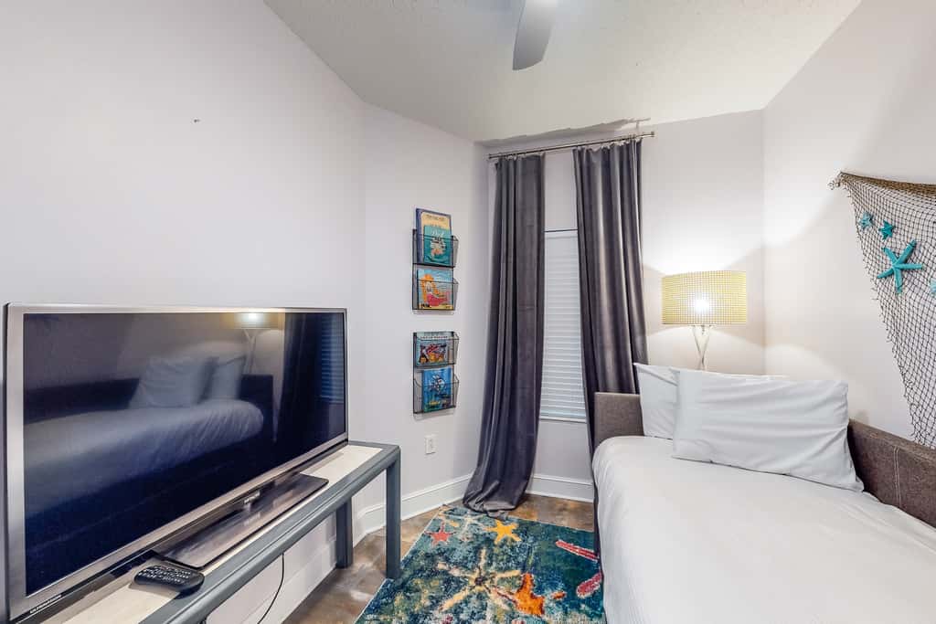 Gorgeous beachfront condo with beach access, 4 pools, hot tub, ocean views
