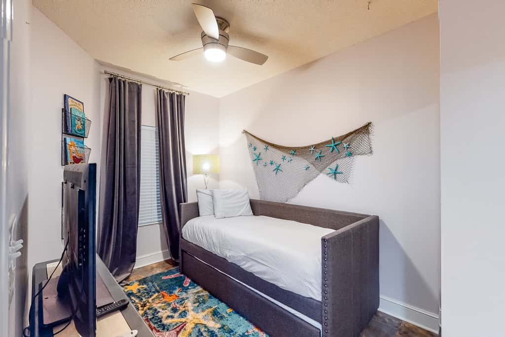 Gorgeous beachfront condo with beach access, 4 pools, hot tub, ocean views