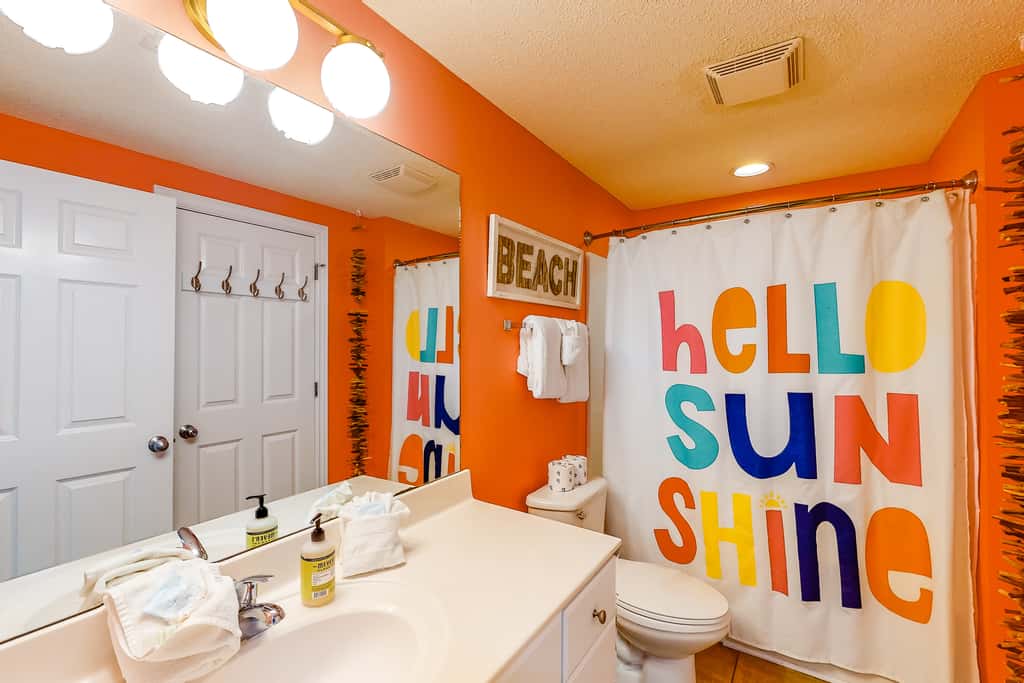 Gorgeous beachfront condo with beach access, 4 pools, hot tub, ocean views