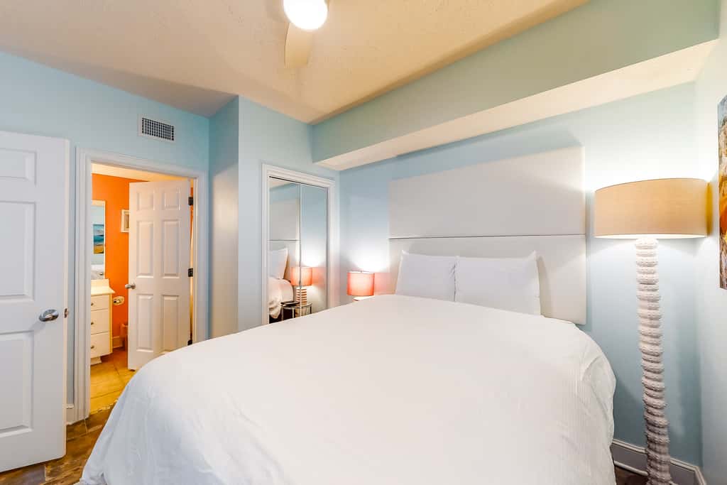 Gorgeous beachfront condo with beach access, 4 pools, hot tub, ocean views