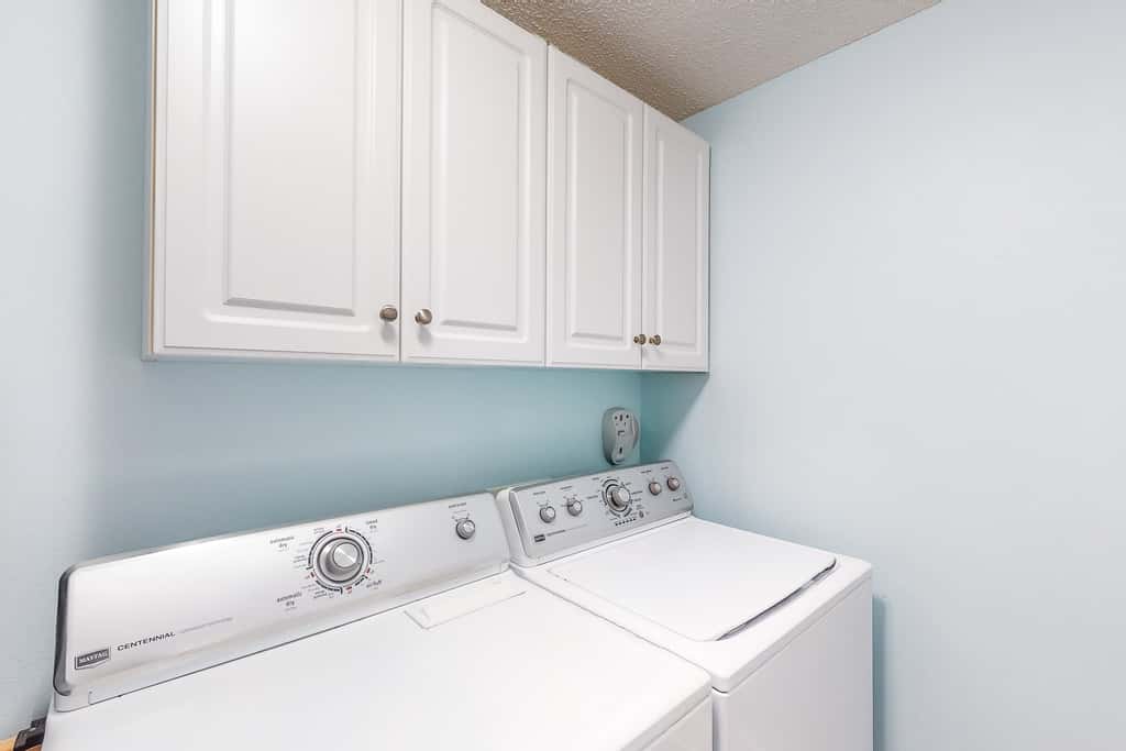 Gorgeous beachfront condo with beach access, 4 pools, hot tub, ocean views