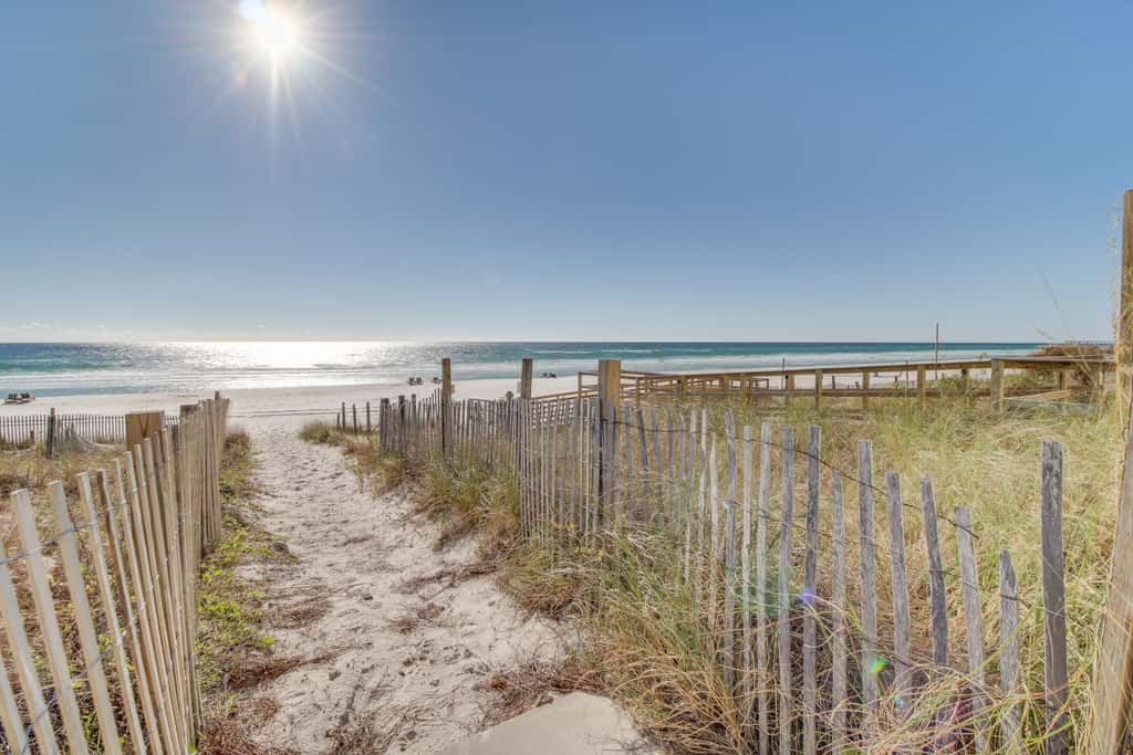 Gorgeous beachfront condo with beach access, 4 pools, hot tub, ocean views