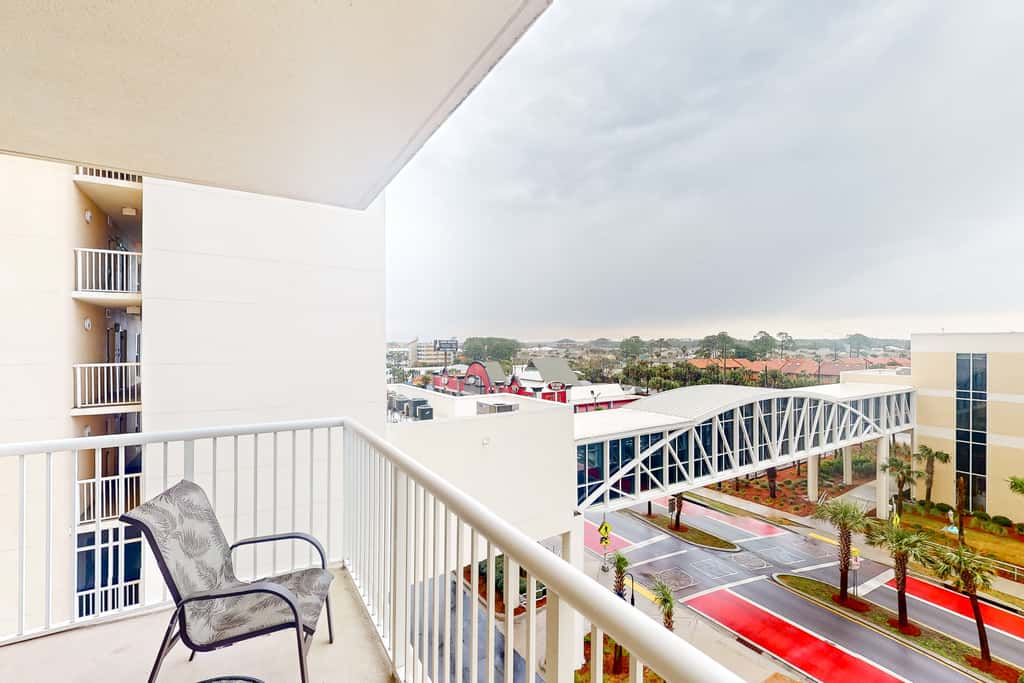 Gulf-front condo with 4 pools, movie theatre, game room, 3 hot tubs, tennis, W/D