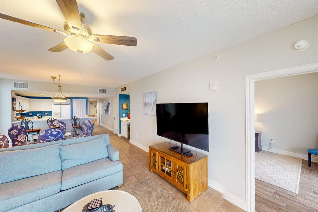 Gulf-front condo with 4 pools, movie theatre, game room, 3 hot tubs, tennis, W/D