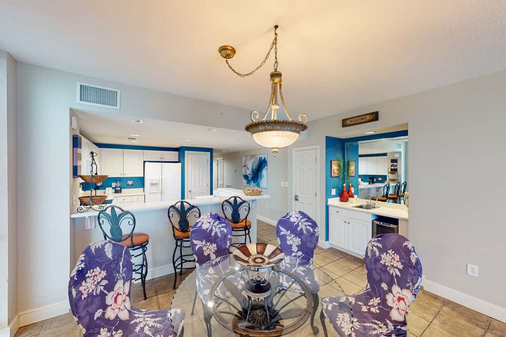 Gulf-front condo with 4 pools, movie theatre, game room, 3 hot tubs, tennis, W/D