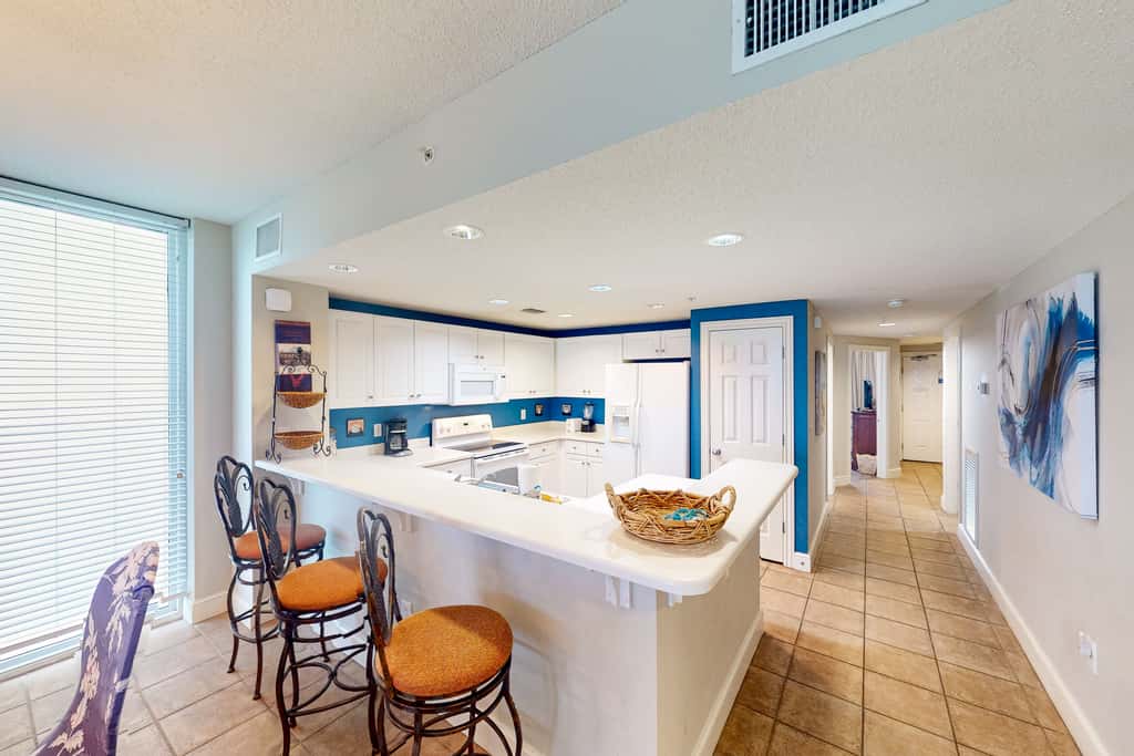 Gulf-front condo with 4 pools, movie theatre, game room, 3 hot tubs, tennis, W/D