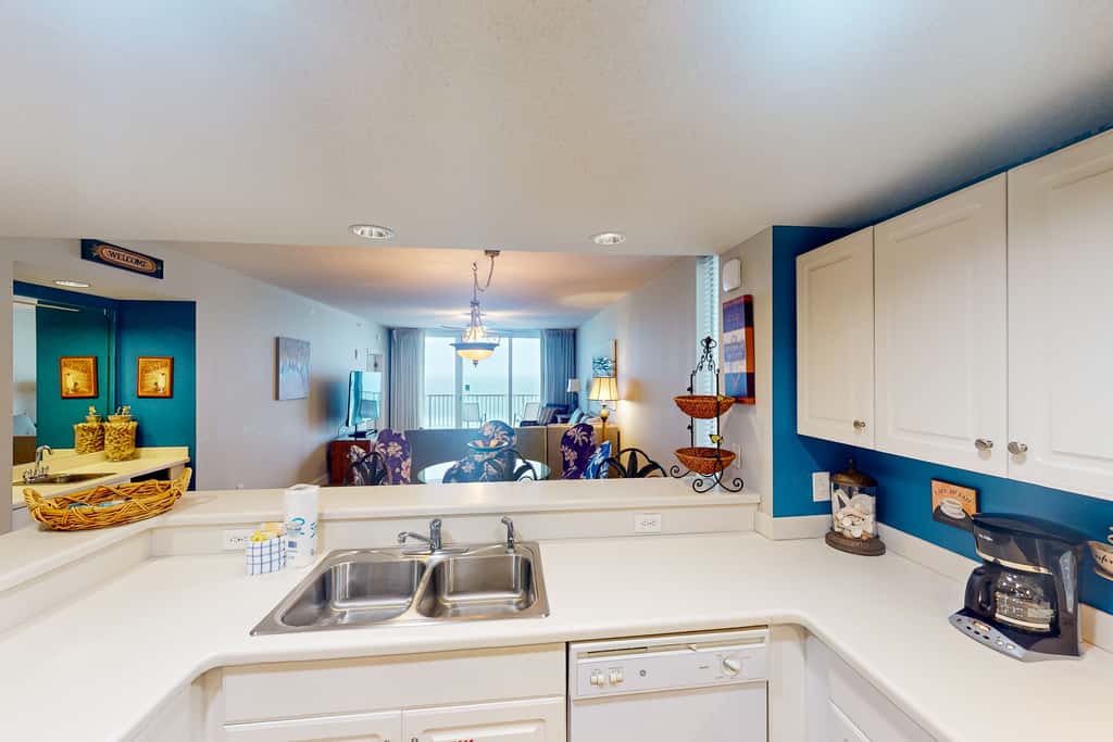 Gulf-front condo with 4 pools, movie theatre, game room, 3 hot tubs, tennis, W/D