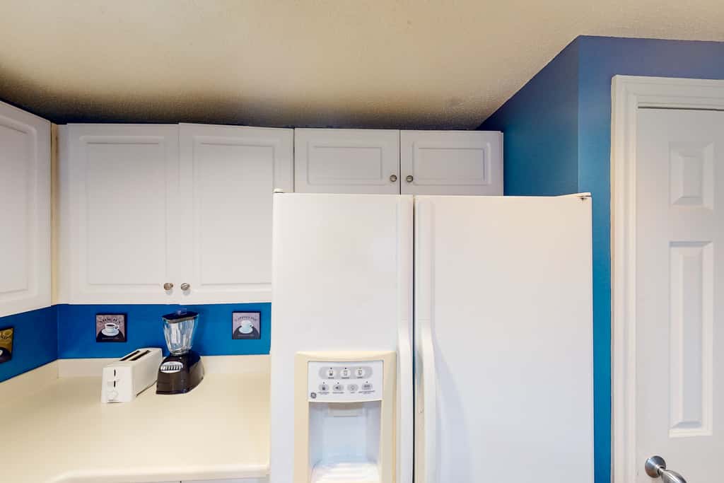 Gulf-front condo with 4 pools, movie theatre, game room, 3 hot tubs, tennis, W/D