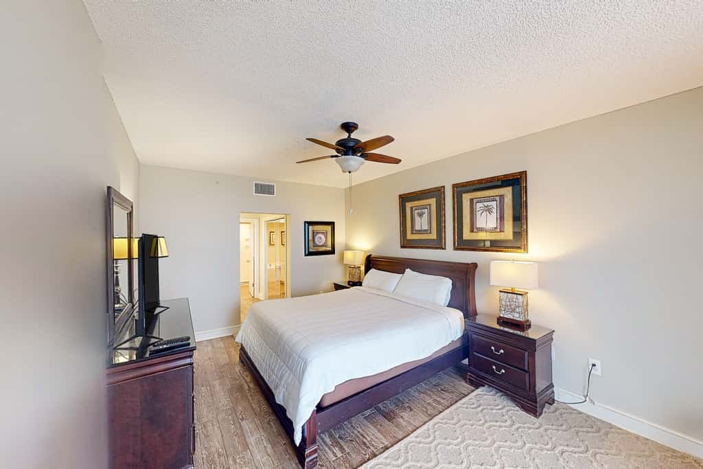 Gulf-front condo with 4 pools, movie theatre, game room, 3 hot tubs, tennis, W/D