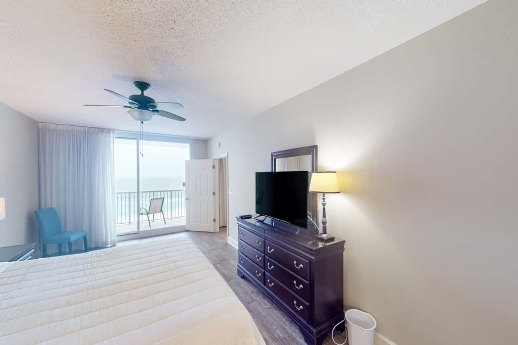 Gulf-front condo with 4 pools, movie theatre, game room, 3 hot tubs, tennis, W/D