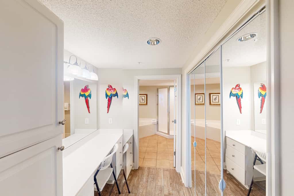 Gulf-front condo with 4 pools, movie theatre, game room, 3 hot tubs, tennis, W/D