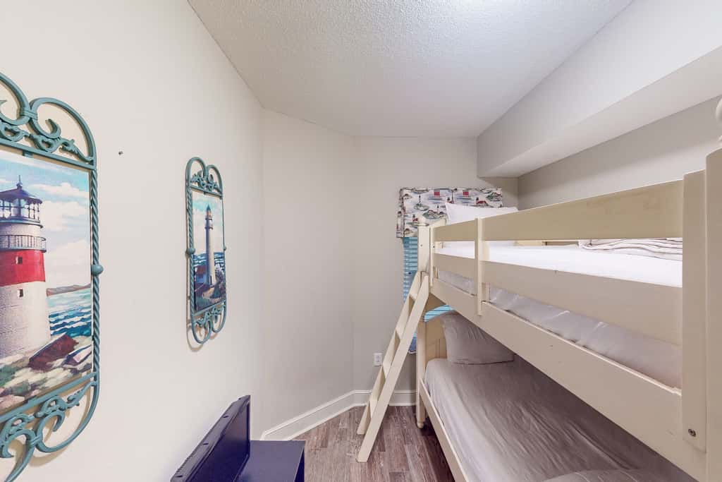Gulf-front condo with 4 pools, movie theatre, game room, 3 hot tubs, tennis, W/D