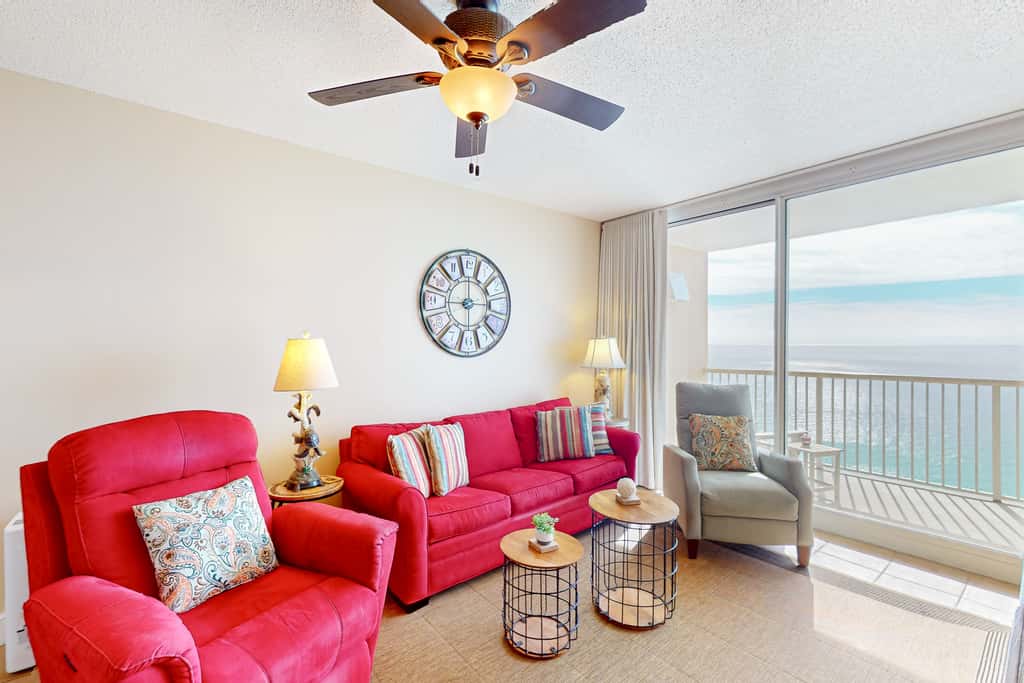 21st-floor condo in Gulf-front resort with pool, hot tub, washer/dryer, & AC