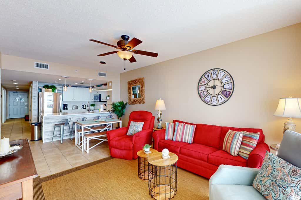 21st-floor condo in Gulf-front resort with pool, hot tub, washer/dryer, & AC