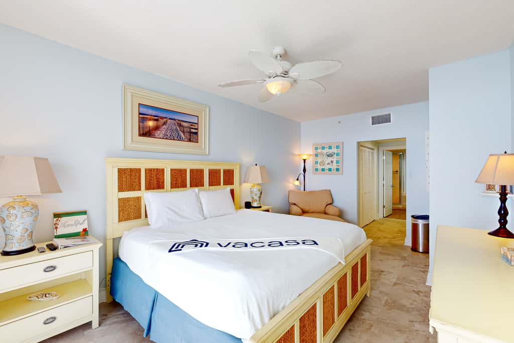 21st-floor condo in Gulf-front resort with pool, hot tub, washer/dryer, & AC