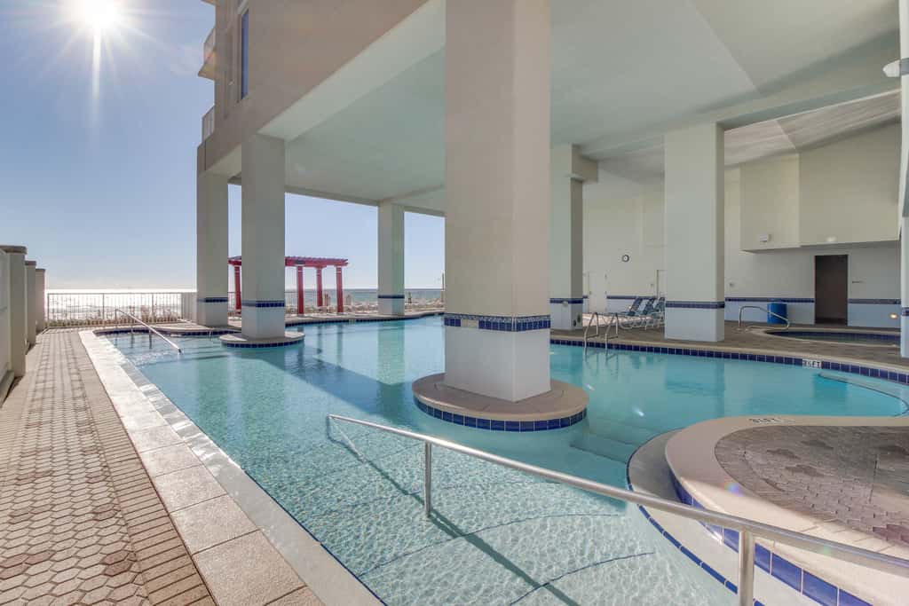 21st-floor condo in Gulf-front resort with pool, hot tub, washer/dryer, & AC