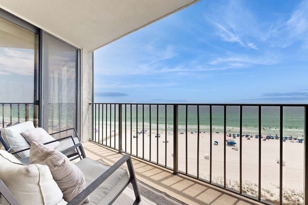 Gorgeous beachfront condo, shared & and beach access