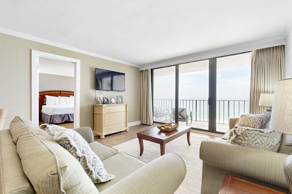 Gorgeous beachfront condo, shared & and beach access