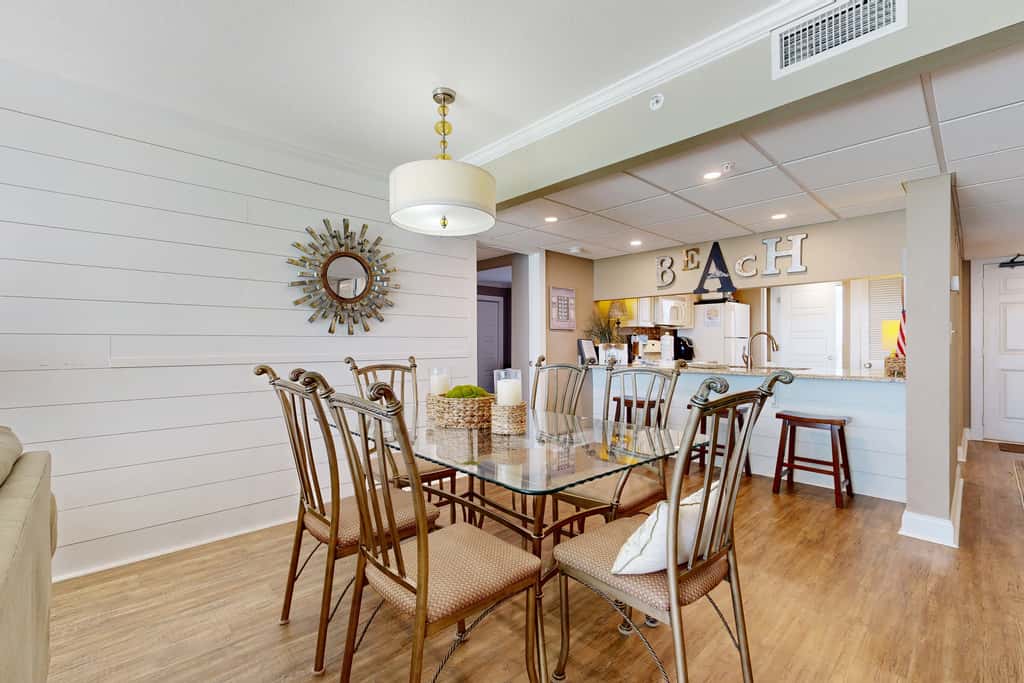 Gorgeous beachfront condo, shared & and beach access