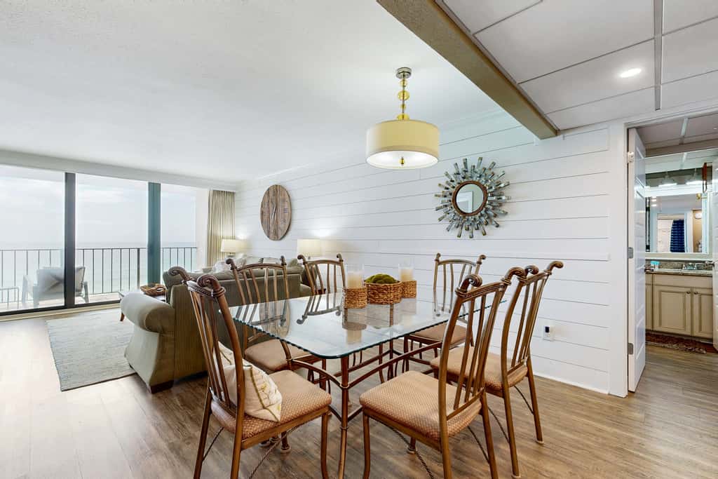 Gorgeous beachfront condo, shared & and beach access