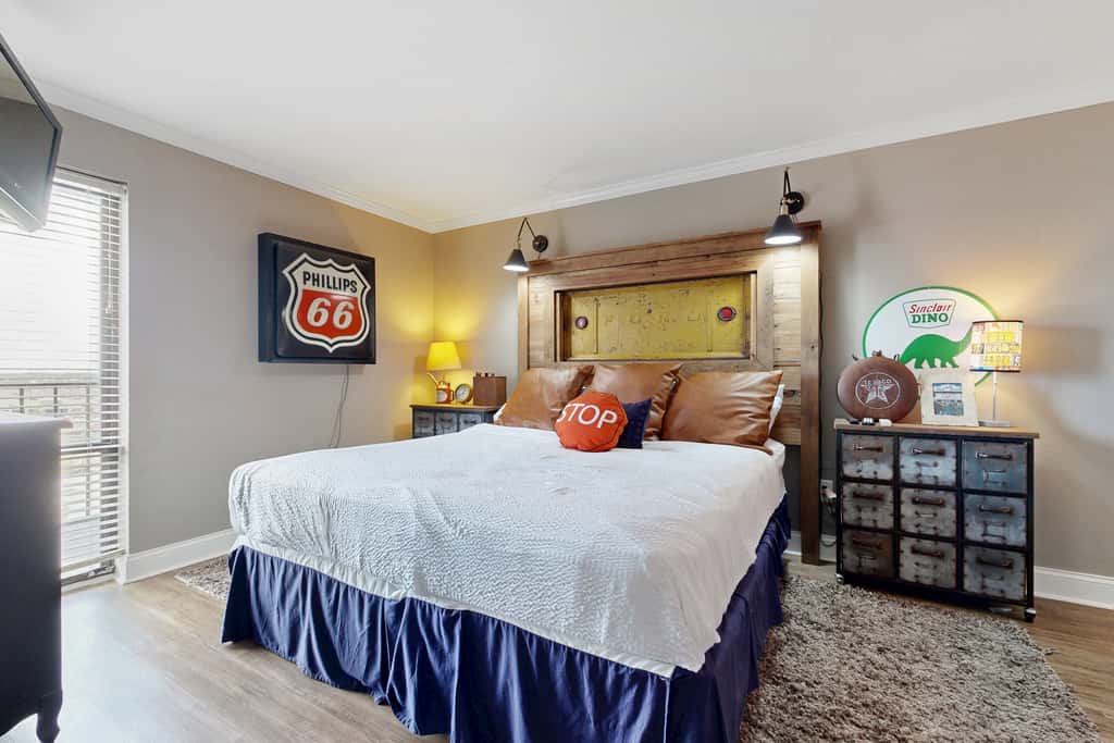 Gorgeous beachfront condo, shared & and beach access