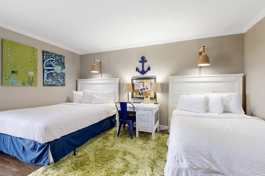 Gorgeous beachfront condo, shared & and beach access