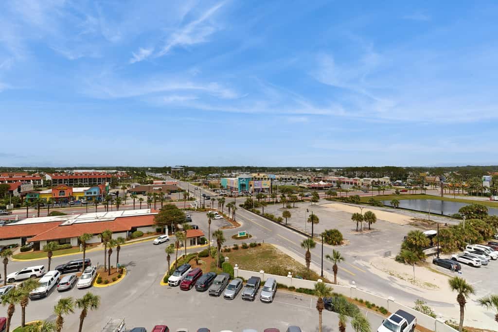 Gorgeous beachfront condo, shared & and beach access