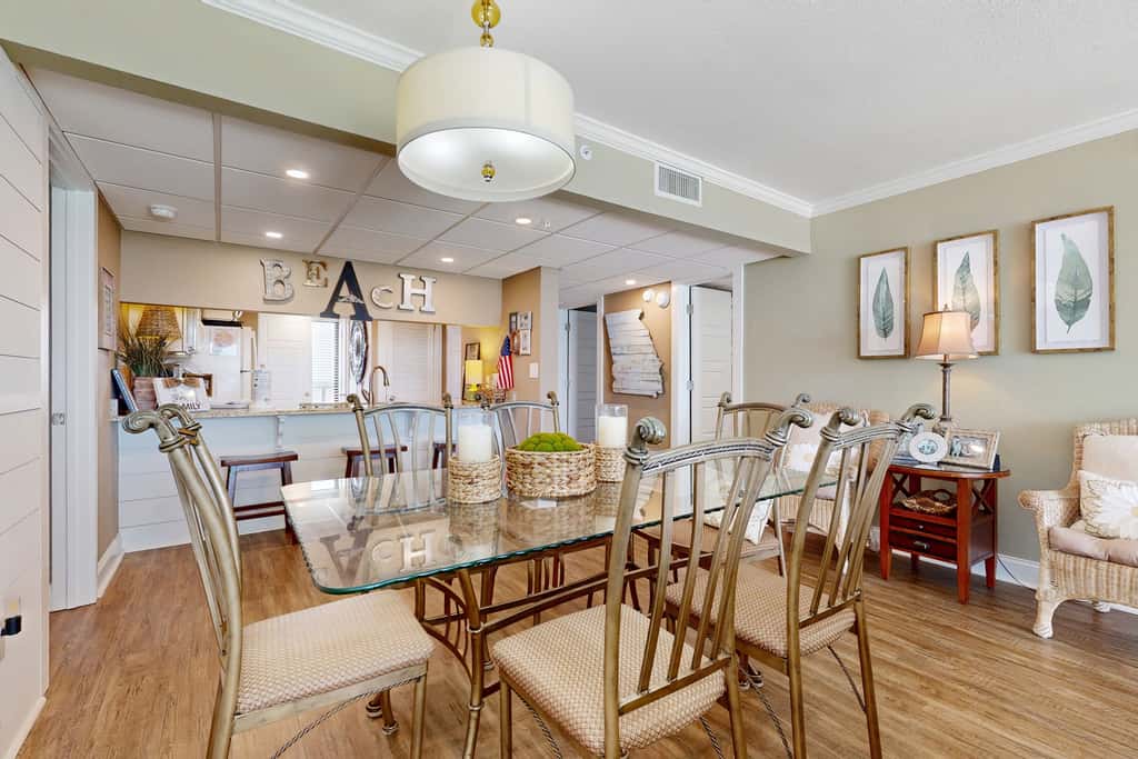 Gorgeous beachfront condo, shared & and beach access