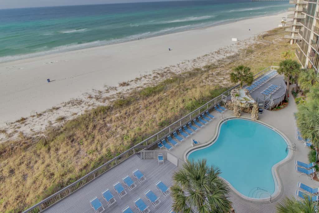 Gorgeous beachfront condo, shared & and beach access