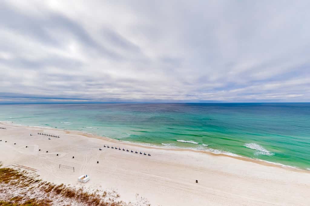 Gorgeous beachfront condo, shared & and beach access