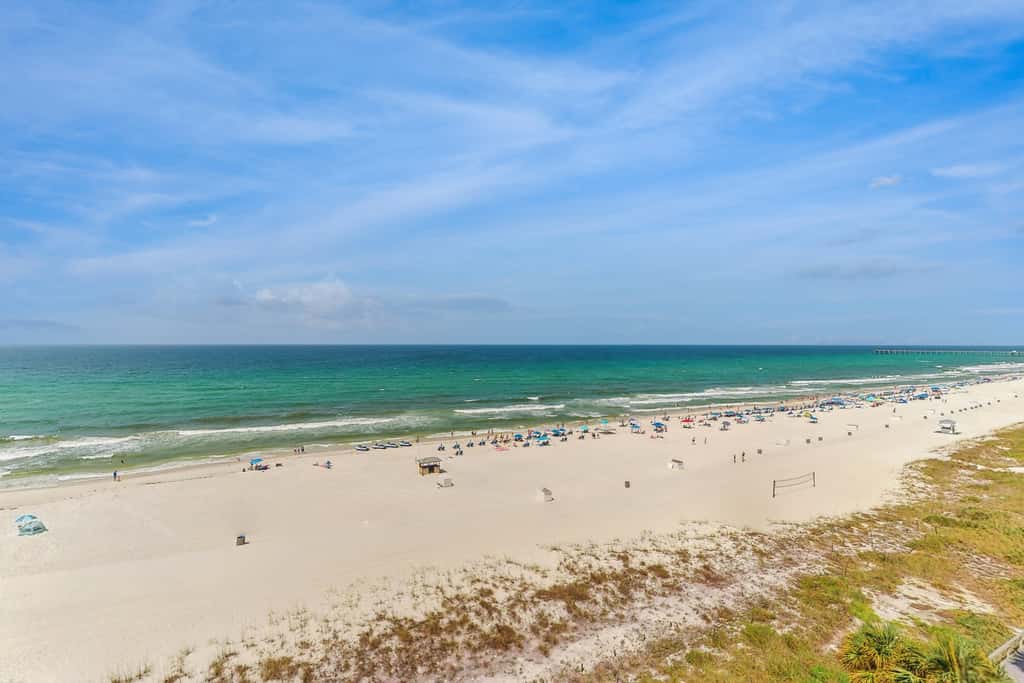Gorgeous beachfront condo, shared & and beach access
