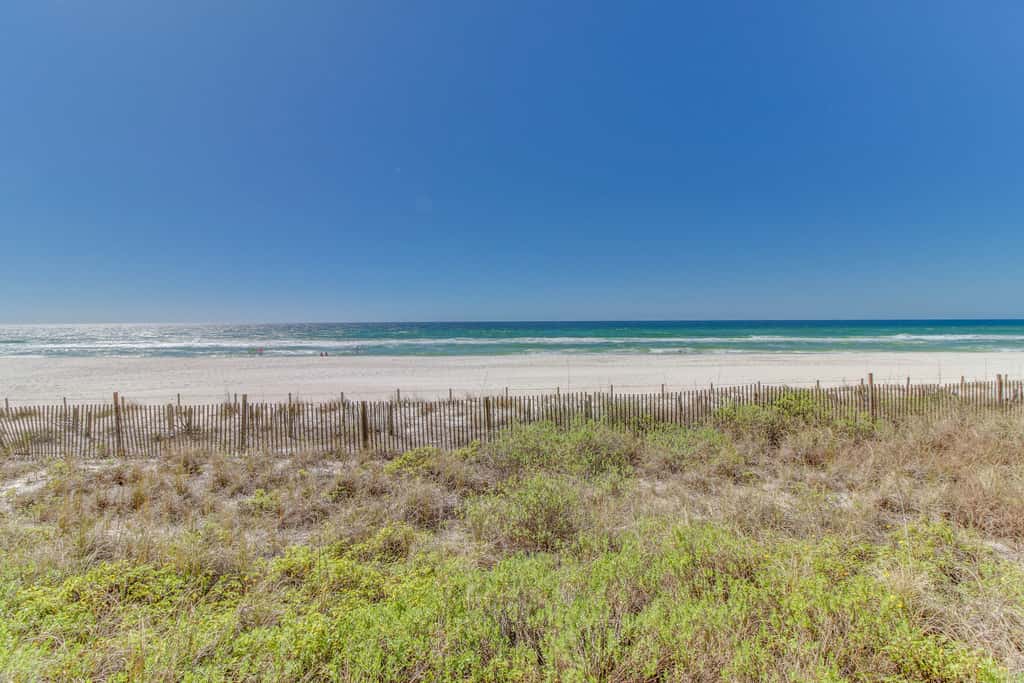 Gorgeous beachfront condo, shared & and beach access