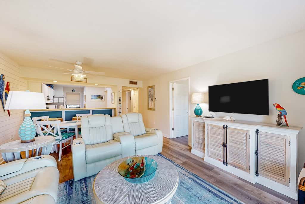 Golf lover's getaway with pool & hot tub, open layout, smart TVs, & full kitchen