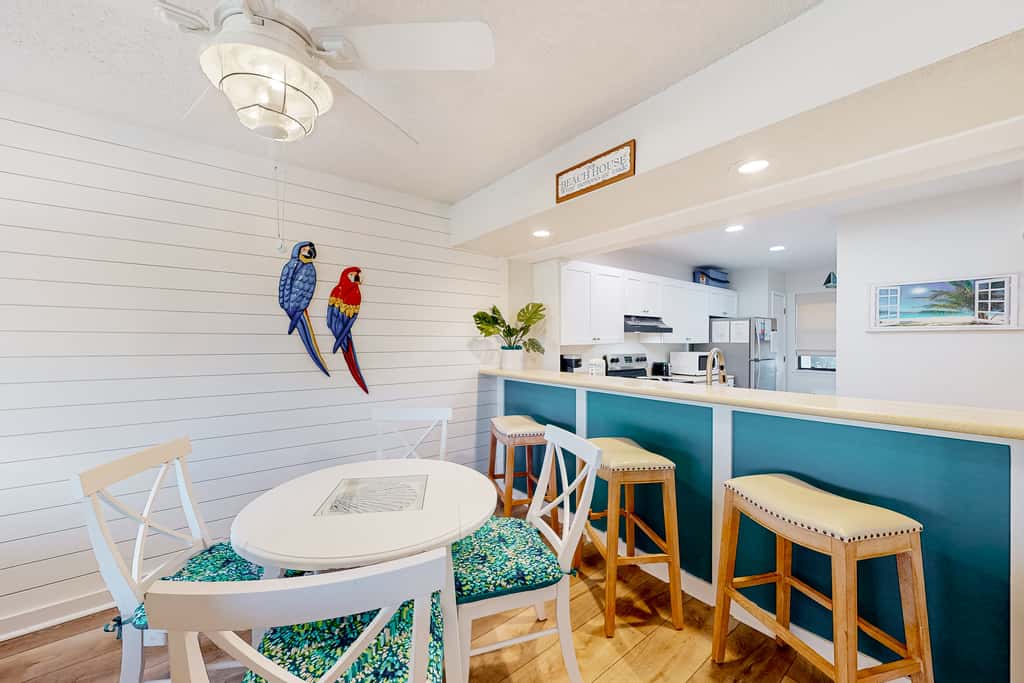 Golf lover's getaway with pool & hot tub, open layout, smart TVs, & full kitchen