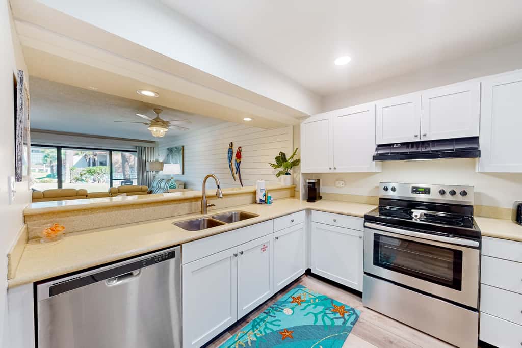 Golf lover's getaway with pool & hot tub, open layout, smart TVs, & full kitchen