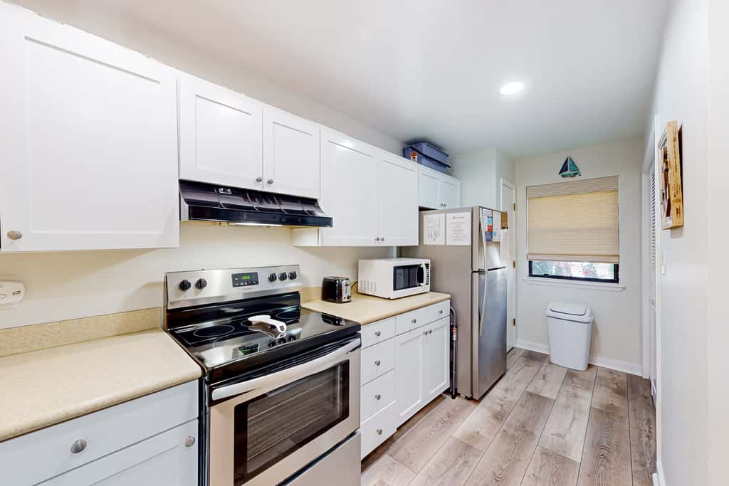 Golf lover's getaway with pool & hot tub, open layout, smart TVs, & full kitchen