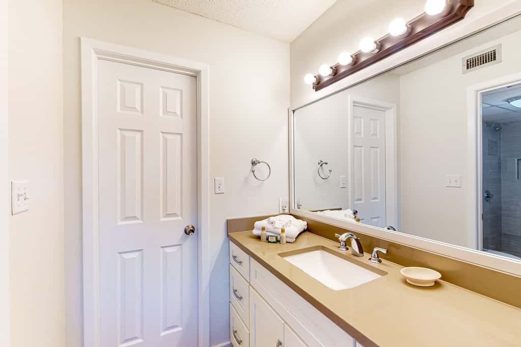 Golf lover's getaway with pool & hot tub, open layout, smart TVs, & full kitchen