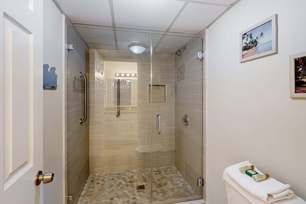 Golf lover's getaway with pool & hot tub, open layout, smart TVs, & full kitchen
