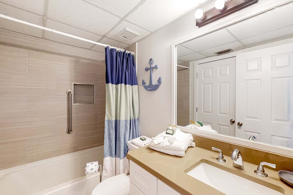 Golf lover's getaway with pool & hot tub, open layout, smart TVs, & full kitchen