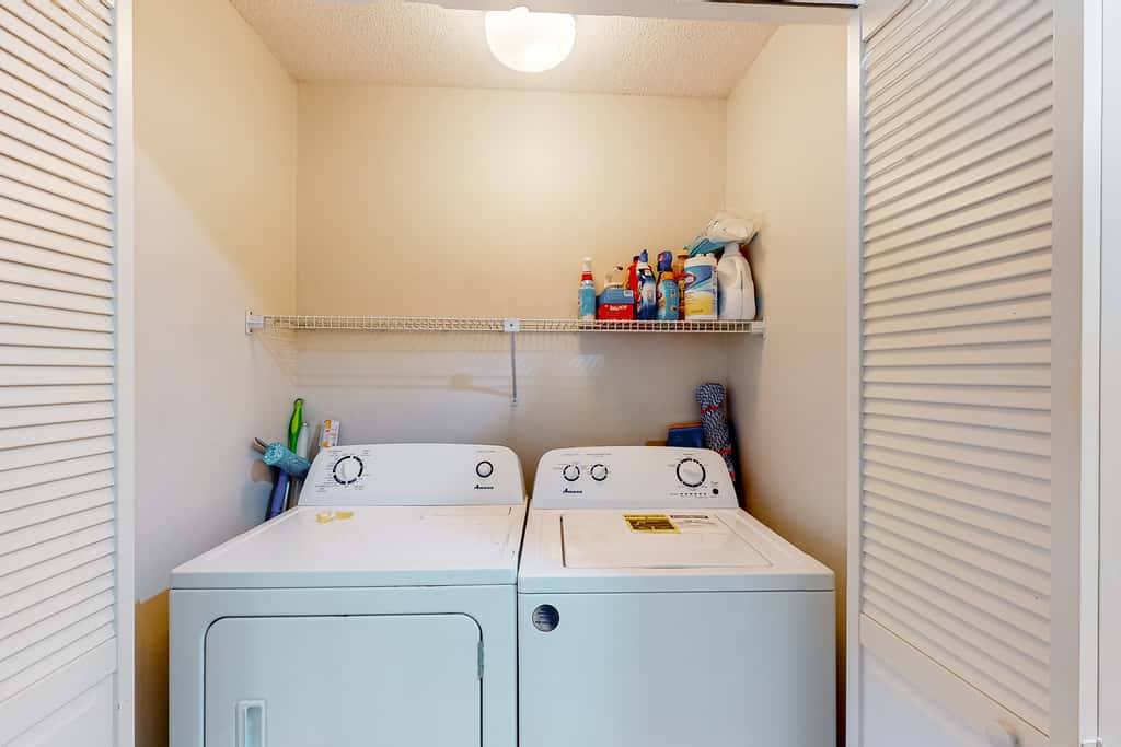 Golf lover's getaway with pool & hot tub, open layout, smart TVs, & full kitchen