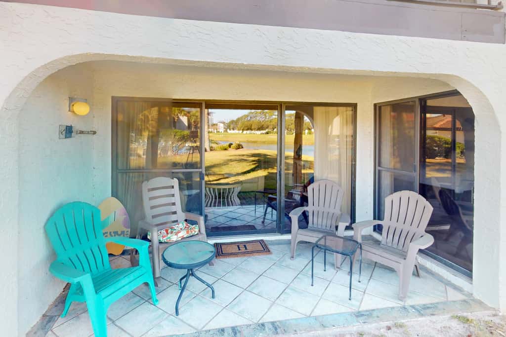 Golf lover's getaway with pool & hot tub, open layout, smart TVs, & full kitchen