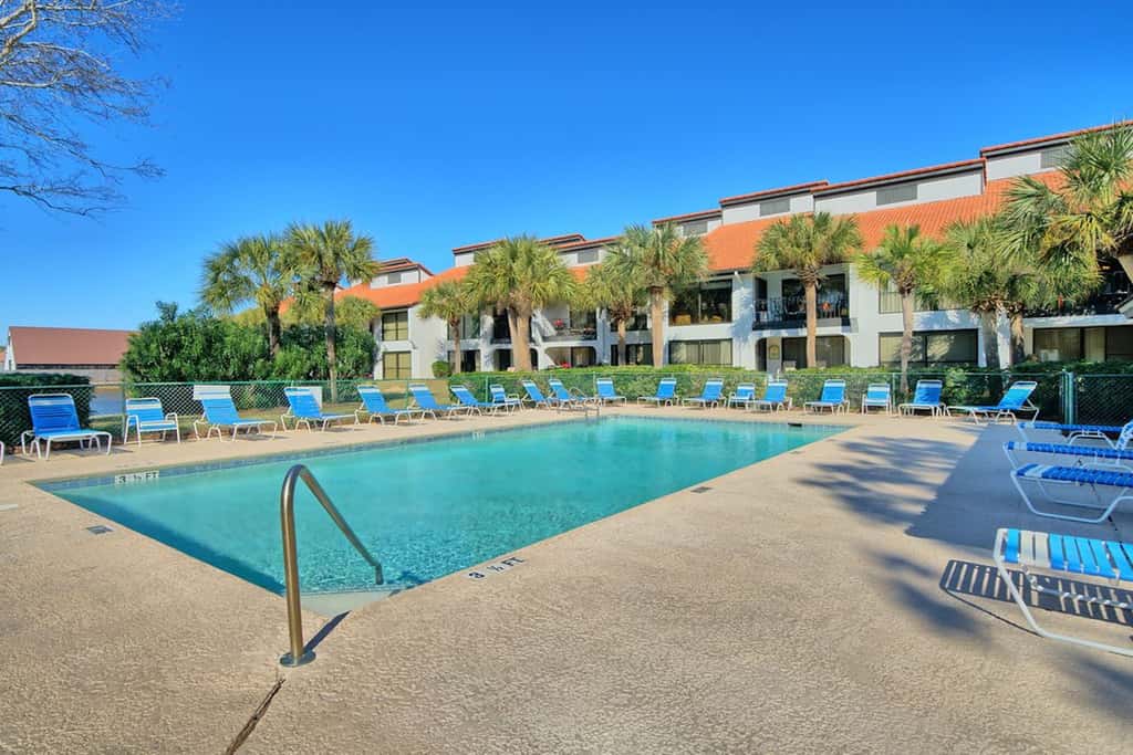 Golf lover's getaway with pool & hot tub, open layout, smart TVs, & full kitchen