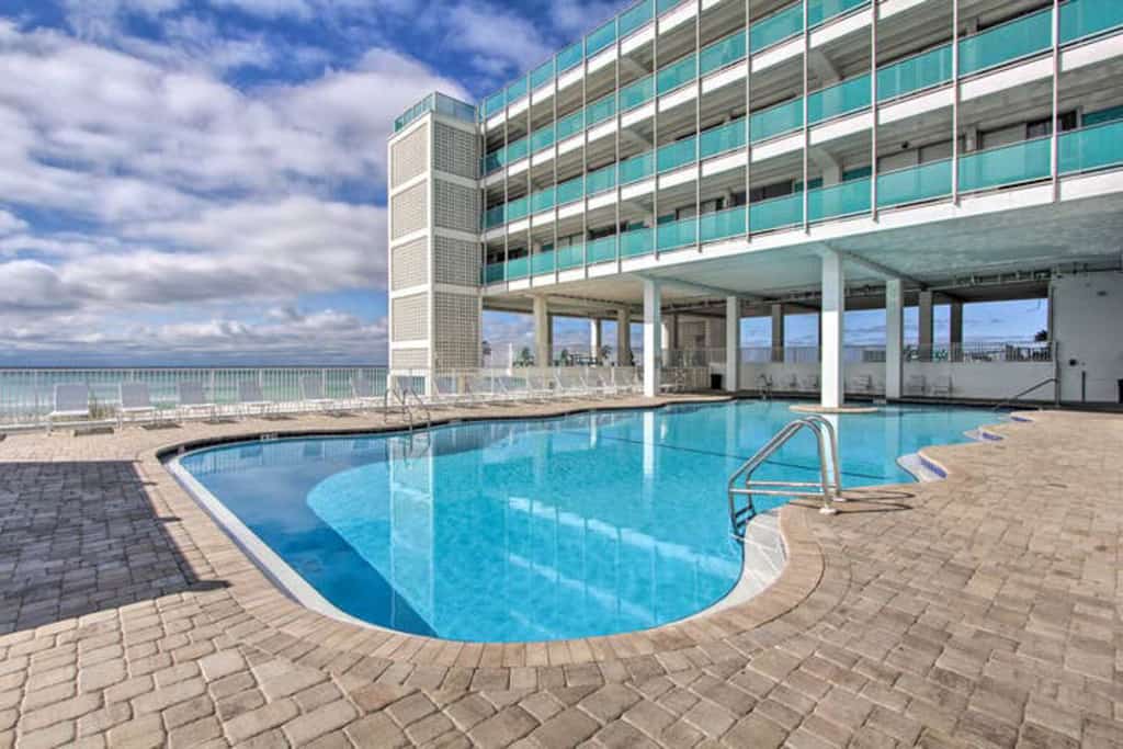 Fontainebleau Terrace 600